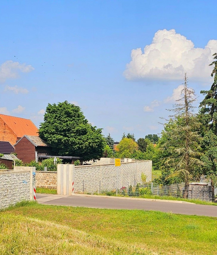 Blick auf die Deichscharte am Ortsrand von Pretzien