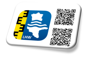 Das Bild zeigt das Icon der App HochwassergefahrST und zwei QR-Codes, mit den die App heruntergeladen werden kann. 