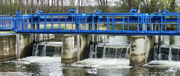 Blick auf das Wehr Gatersleben