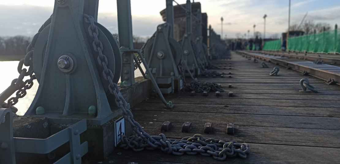 Blick auf die Wehrbrücke des Pretziener Wehres